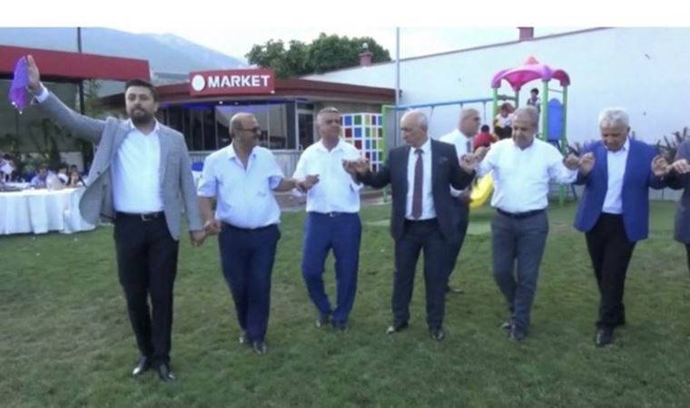 Şamil Tayyar'ın yıkılan binalarla ilgili biri tutuklu, diğeri gözaltında halay ekibi gündem oldu