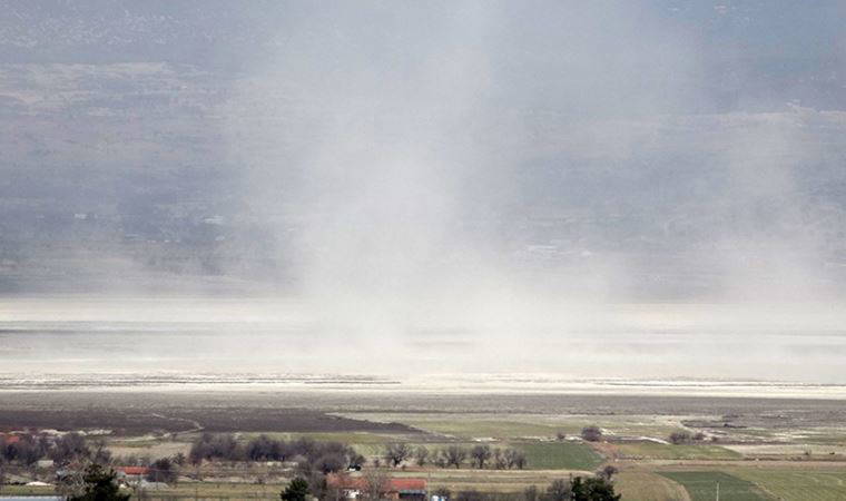 Burdur Gölü'nde toz bulutu görüldü