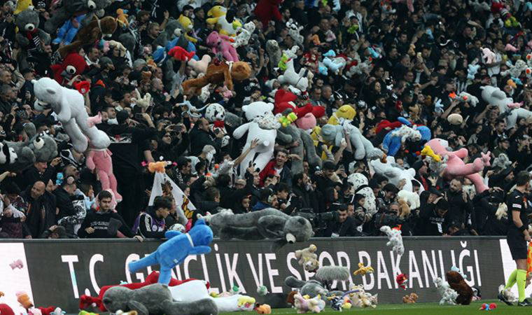 AKP ve MHP kökenli isimler geçmişlerini kenara koyup, ‘Hükümet istifa’ diyen tribünleri hedef aldı