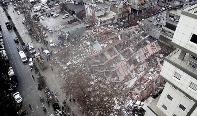 Depremlerde yıkılan binalarla ilgili soruşturmalar kapsamında tutuklamalar sürüyor