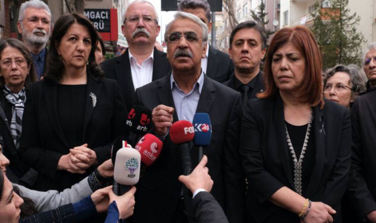 HDP eş genel başkanları çadır skandalının merkezi Kızılay'ın önünde