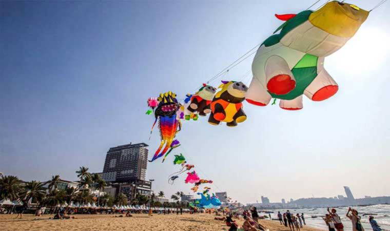 Tayland'da Uluslararası Uçurtma Festivali'nden renkli görüntüler