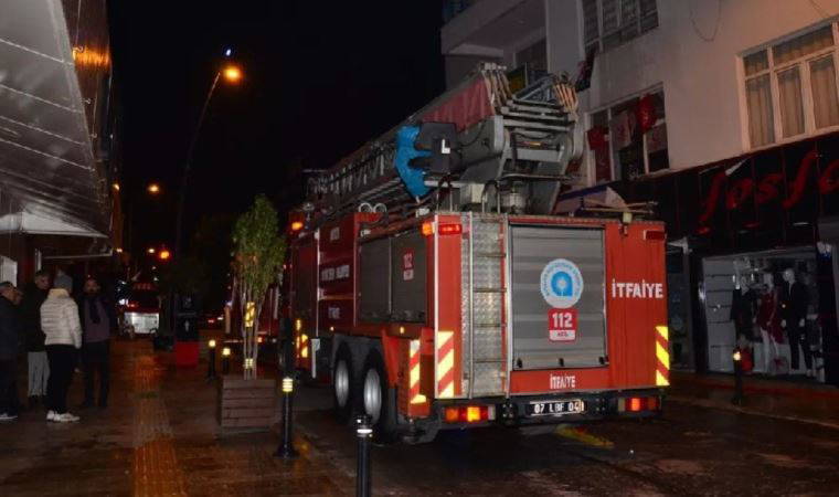 Ev sahibine kızıp yangın çıkaran kiracı, 