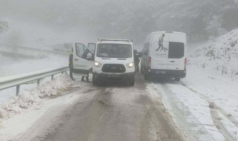 İzmir’de bir aile karda mahsur kaldı... Kriz masası kuruldu!