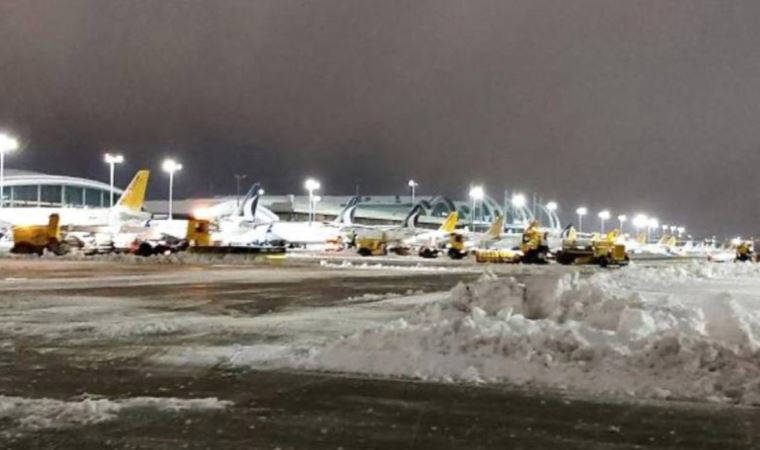 İstanbul'da kar yağışı hava trafiğini etkiledi: Sabiha Gökçen Havalimanı'na inemeyen uçaklar Antalya'ya yönlendirildi