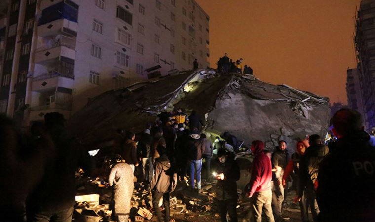 Kahramanmaraş'ta deprem... Diyarbakır Yenişehir'de sekiz katlı bina çöktü: Çok sayıda kayıp var!