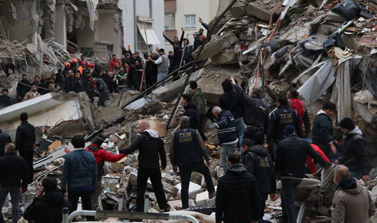 Deprem bölgesine arama kurtarma ekipleri hareket etti