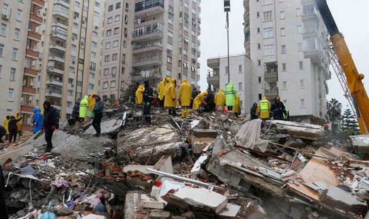 Son Dakika: Kandilli Rasathanesi depremi 7.7 olarak revize etti