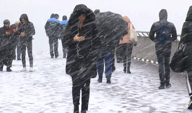 İstanbullular dikkat! İBB'den kar yağışı uyarısı, saat verdi