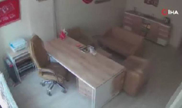 7,6 büyüklüğündeki deprem anı kameraya böyle yansıdı