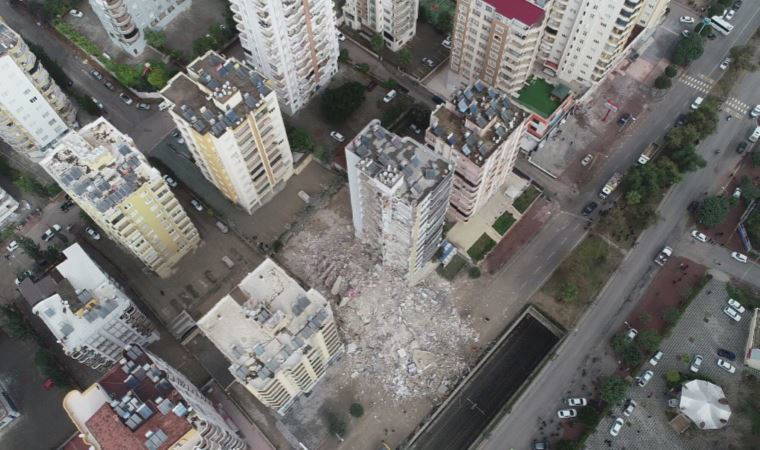 Kahramanmaraş'ta 2 yıkıcı deprem... Adana'da 12 katlı bina yıkıldı, yan binada insanlar mahsur kaldı!
