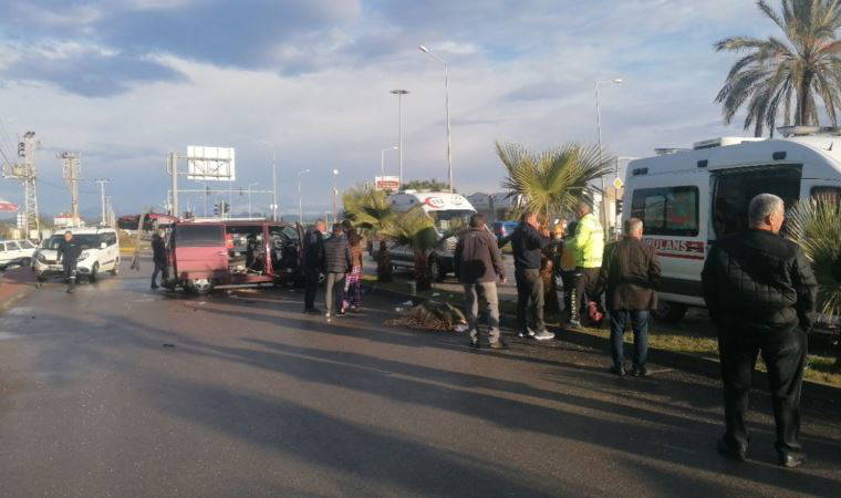 Depremzedelere yardıma giden itfaiye aracı kaza yaptı: 1 ölü, 3 yaralı