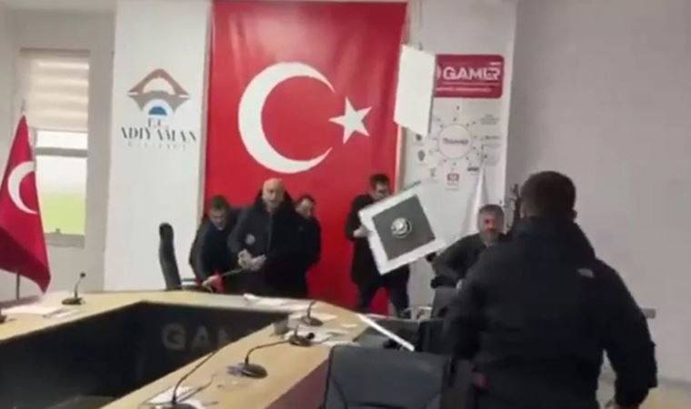 Bakan Adil Karaismailoğlu depreme canlı yayında yakalandı