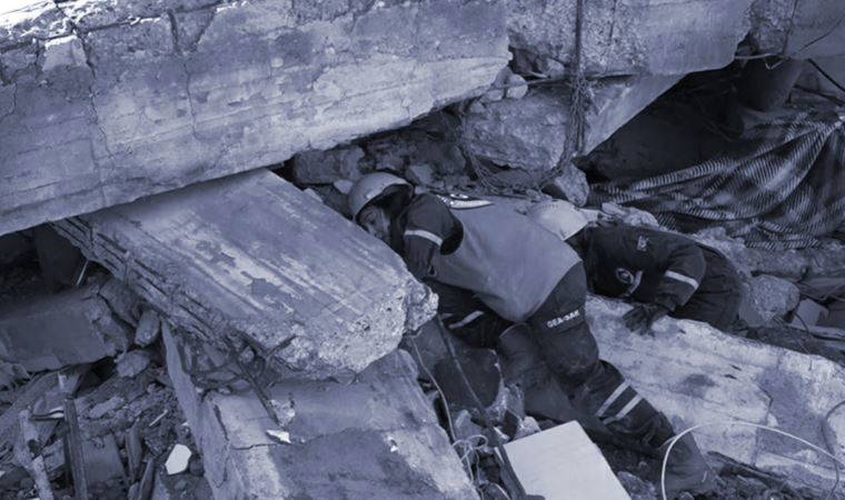 32 saat enkaz altında: Türkü söyleyerek moralini yüksek tuttu