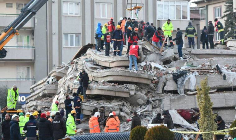 Gazeteci Ökkeş Taşkın depremde yakınlarını kaybetti!