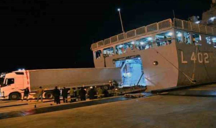 Muğla'dan tıbbi malzeme ve iş makineleri askeri gemilerle gönderildi