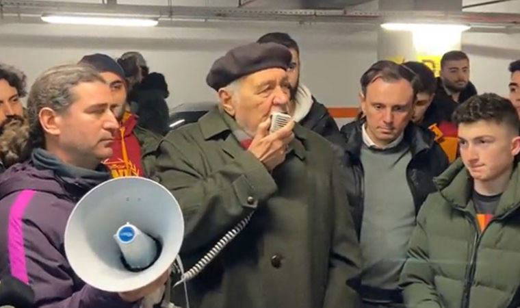 İlber Ortaylı Nef Stadyumu'na gelerek gençlere moral verdi