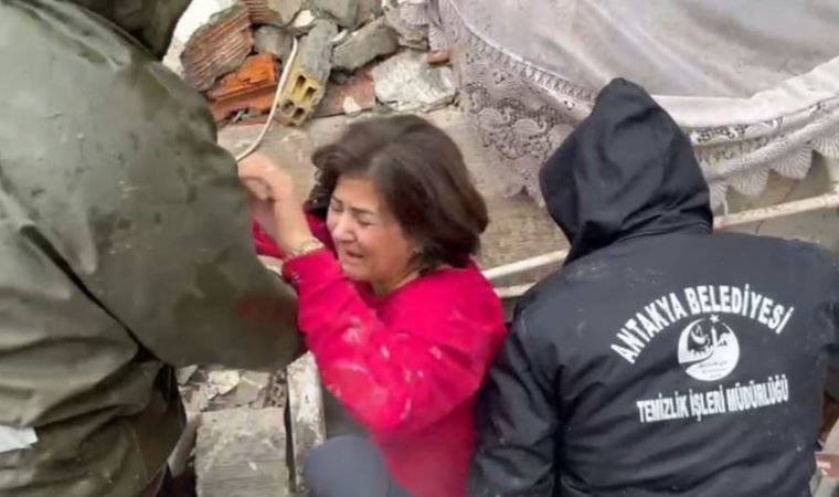 Gardırop askılığı sayesinde enkazdan kurtuldular