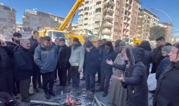 Malatya'da depremden kurtulan yurttaş: Binanın müteahhidini getirin