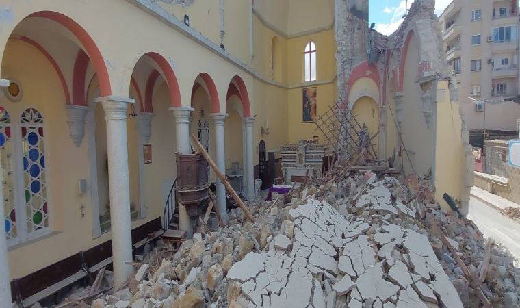 İskenderun Latin Katolik Kilisesi depremde hasar gördü