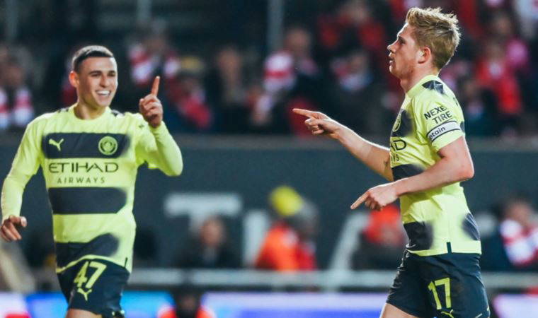 Manchester City kupada rahat turladı