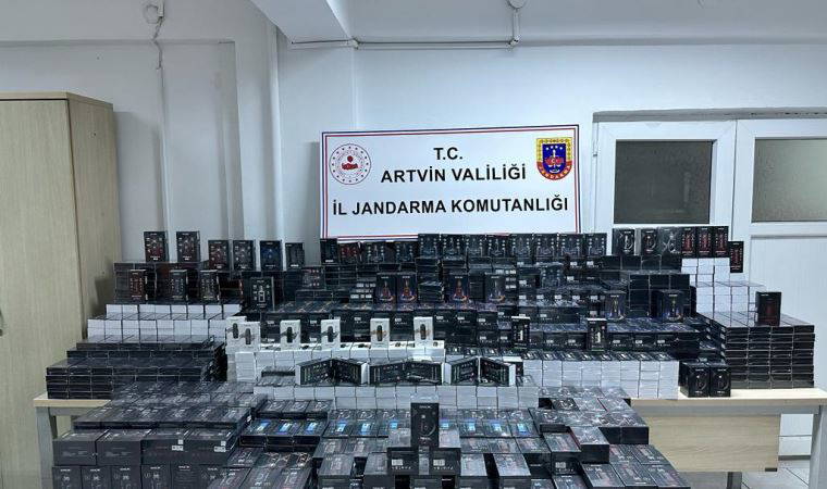 Artvin’de 3 milyon 749 bin TL'lik elektronik sigara ele geçirildi: 2 gözaltı