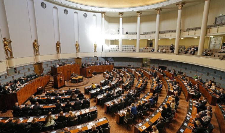 Finlandiya'da parlamento NATO tasarısını onayladı