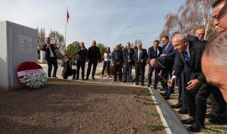 Deniz Baykal, '1 Mart'ta anıldı