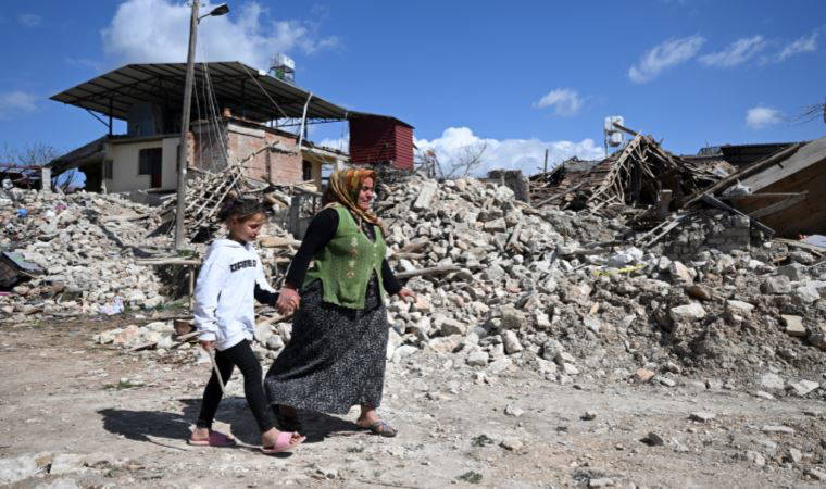 AFAD, otellere yerleştirdiği depremzedelere kapıyı gösterdi: Göçebe depremzedeler