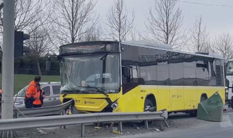 Sultangazi'de İETT otobüsü bariyerlere çarptı: Yaralılar var