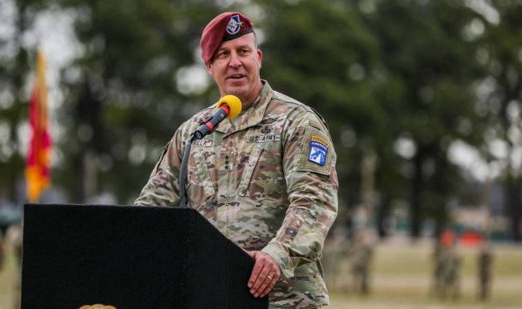 CENTCOM Komutanı Kurilla, Suriye'nin kuzeydoğusunu ziyaret etti