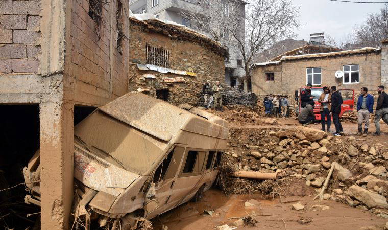 Bitlis’te sulama göleti taştı: Tarım alanları zarar gördü
