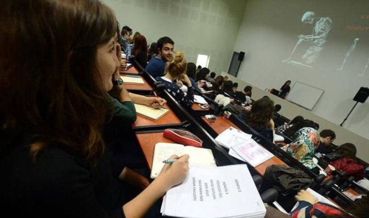 Üniversiteler Nisan’da açılacak mı? Üniversiteler ne zaman açılacak? Nisan ayında yüz yüze eğitime geçilecek mi?