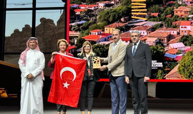 Dünyanın en iyi turizm köyü listesine giren Birgi ödülüne kavuştu