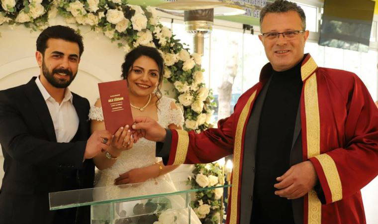 Hatay'da depremin enkazından kurtuldular; Manisa'da evlendiler