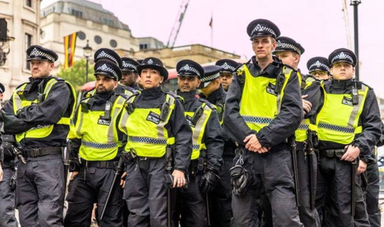 İngiltere'de kadınlara şiddet uygulayan polislerle ilgili şikayetlerinin yüzde 90'ının incelenmediği ortaya çıktı