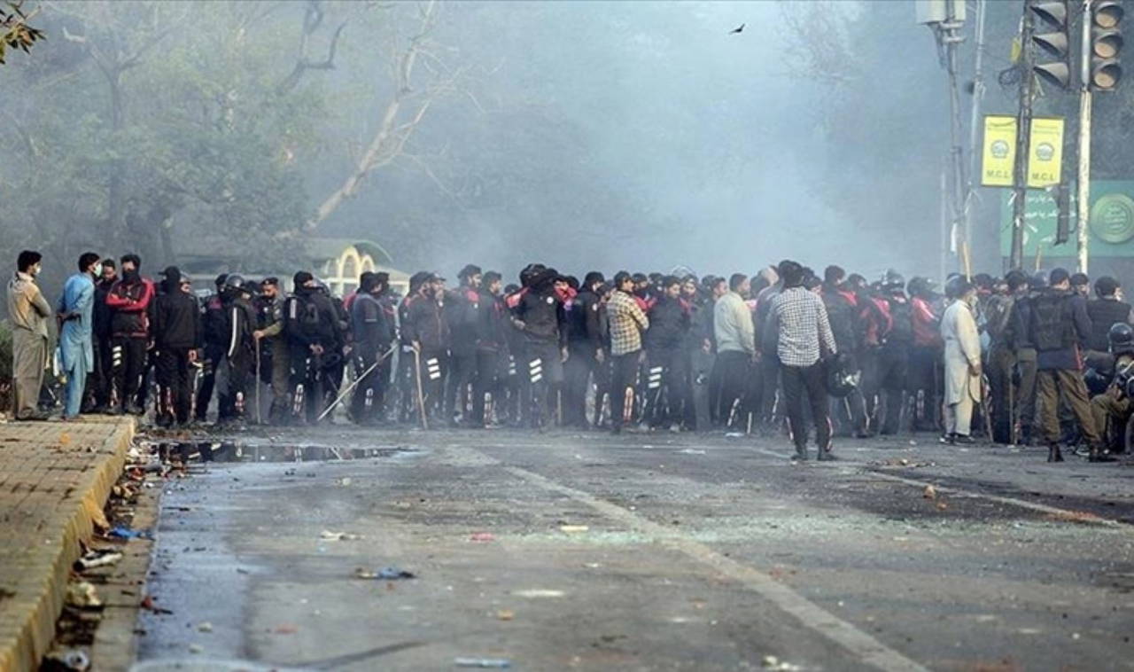 Clashes erupt again outside former Pakistani prime minister's residence