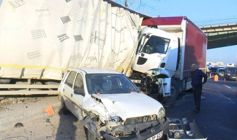 İstanbul Esenler'de kamyon 3 araca çarptı: 3 yaralı