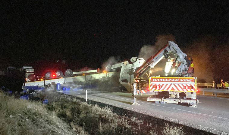 Kütahya'da kimyasal madde yüklü TIR devrildi
