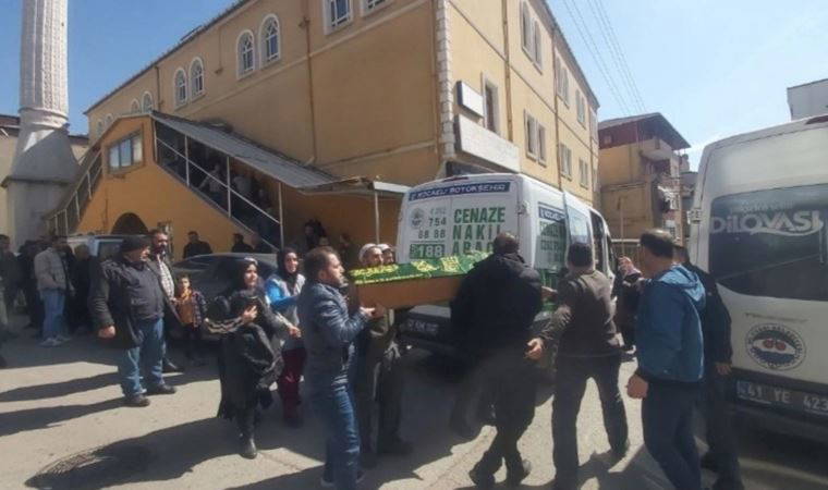 Kocaeli'nde üzerine demir kapı düşen çocuk yaşamını yitirdi