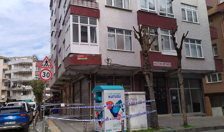 İstanbul'da bir denetim manzarası: Belediye, balkonu çökmek üzere olan binanın etrafına şerit çekip bıraktı!