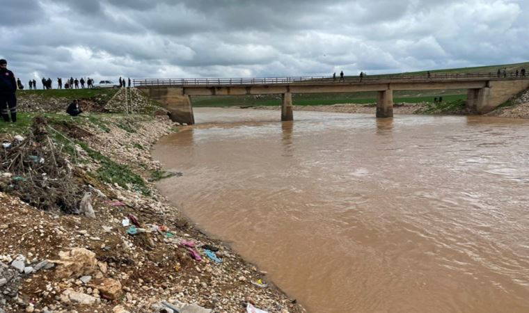 Mardin'de debisi yükselen dereye düşen 11 yaşındaki çocuk kayboldu