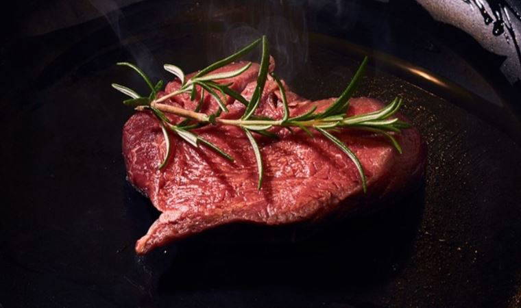 Tavada yumuşacık et pişirmeniz için en etkili tüyo! Aşçılar da biliyor