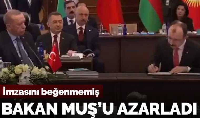 Erdoğan çocuk azarlar gibi Bakan Muş'u azarladı: 'O ne biçim imza ya'