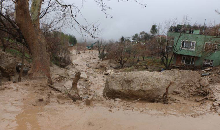Adıyaman'da sele kapılan hamile kadın ve bebeği aranıyor