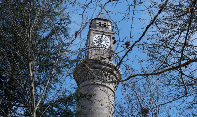 Ladik Saat Kulesi'ndeki 134 yıllık mekanizma, zamana meydana okuyor