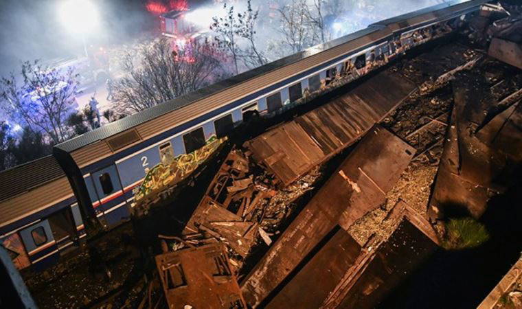 En az 36 kişi hayatını kaybetmişti... Yunanistan Ulaştırma Bakanı Karamanlis tren kazasının ardından istifa etti