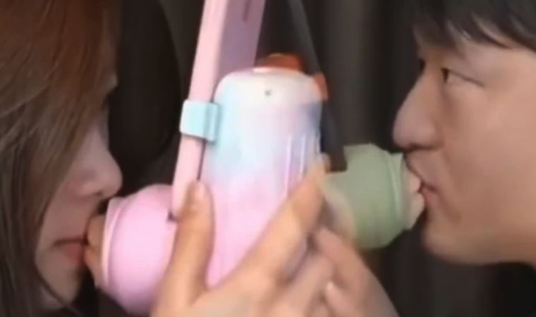 Uzak mesafe ilişkisi olanlar için geliştirildi: Öpüşme cihazı