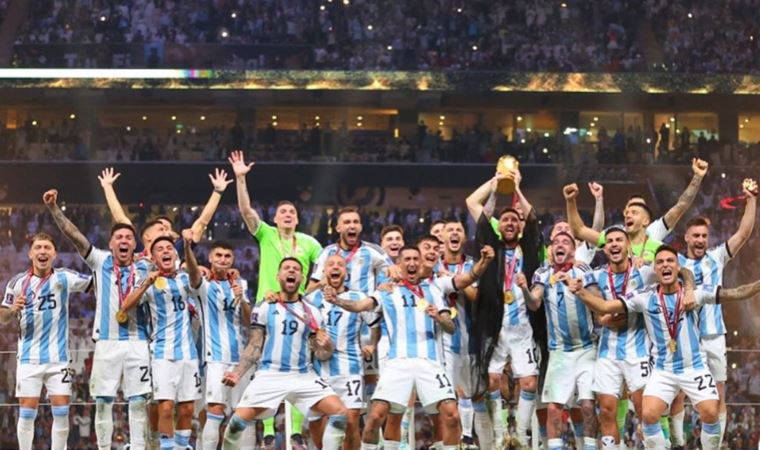 Lionel Messi, Arjantin’deki takım arkadaşlarına 24 karatlık altın iPhone hediye etti