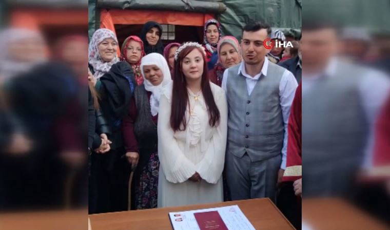 Çadır kentte ilk nikah